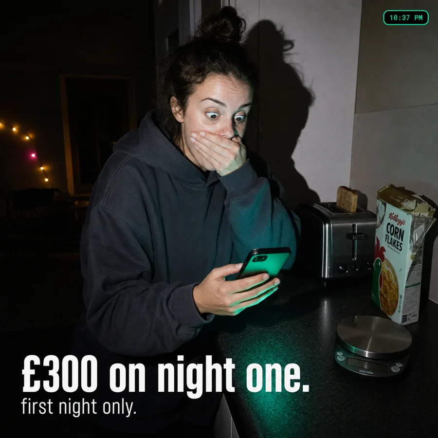 i2-deadpan-native--flash-kitchen-candid--fs-1